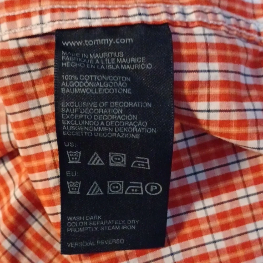 TOMMY HILFIGER MENS SHORTS SHEEVE BUTTON UP SHIRT. SIZE XL.